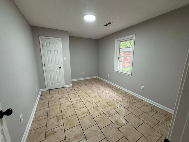 Building Photo - 813 Scott St