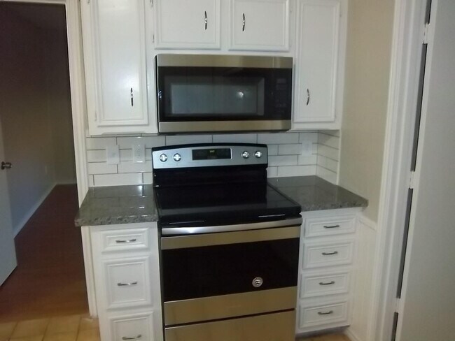 Photo - 4819 73rd St