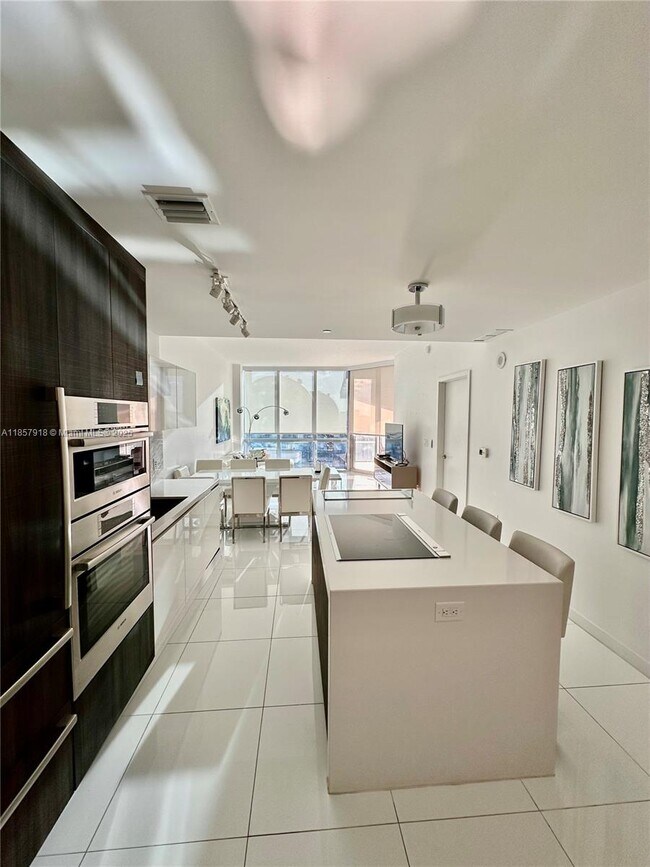 Building Photo - 851 NE 1st Ave Unit 1106 Rental