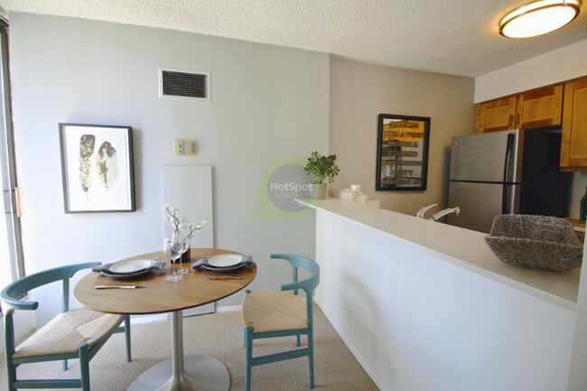 Photo - 736 N Dearborn St