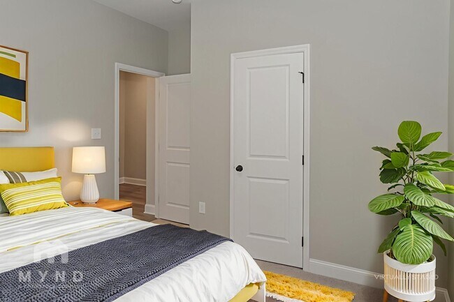 Photo - 235 Irish Hl Dr