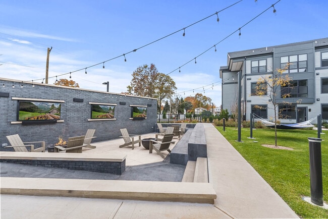 Photo - Canter Green