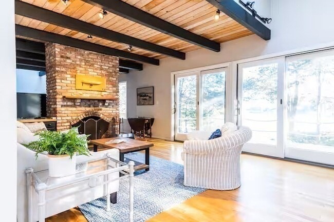 Photo - 44 Ye Olde County Rd