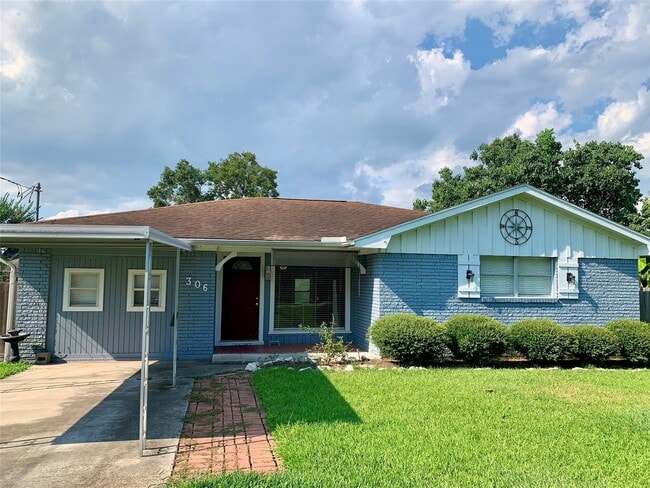 Photo - 306 Cres View St