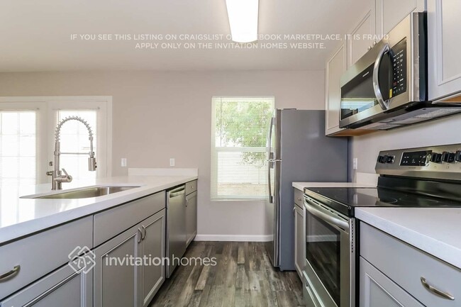 3221 W Irma Ln