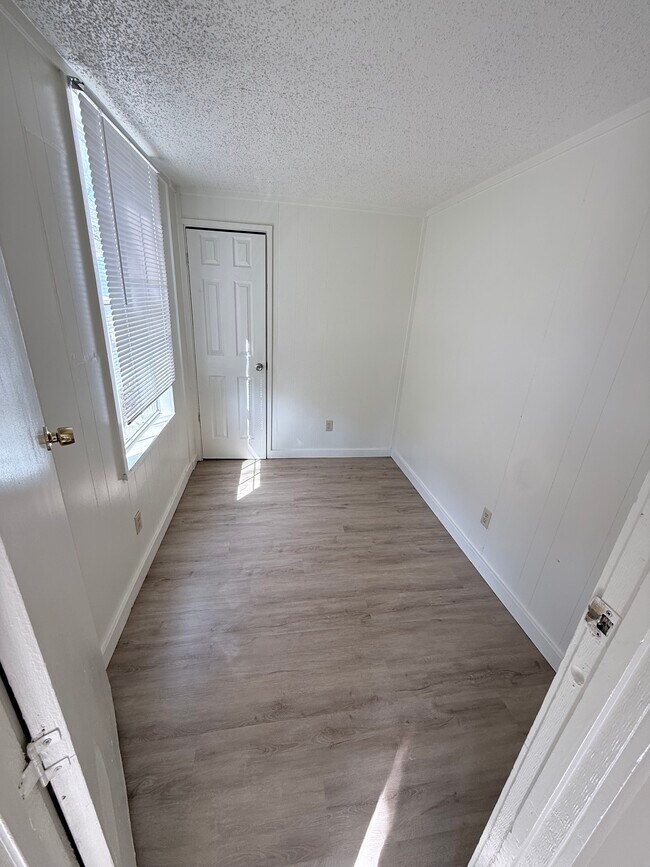 Photo - 215 Weeks Rd