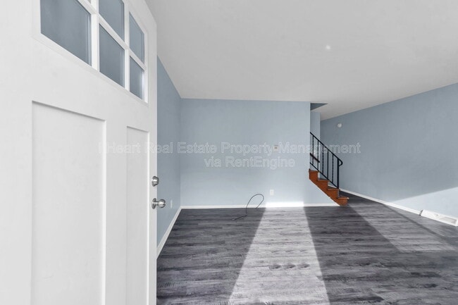 Building Photo - 880 N Meadows Ct Unit J