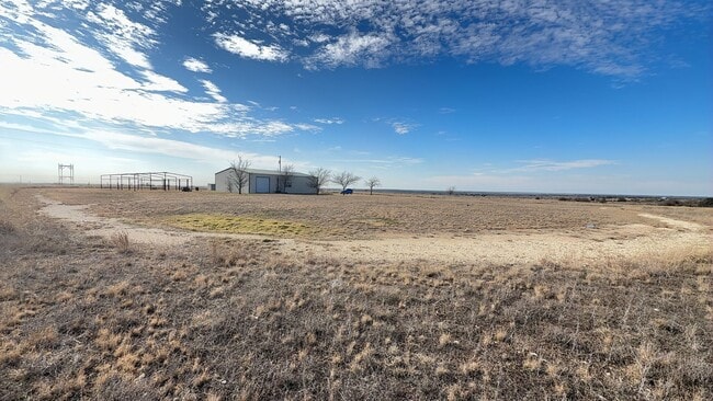 Building Photo - 3 bedroom 2 bathroom Barn dominium on 10 acres!