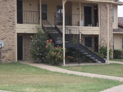 Building Photo - 501 W Criner St Unit #501