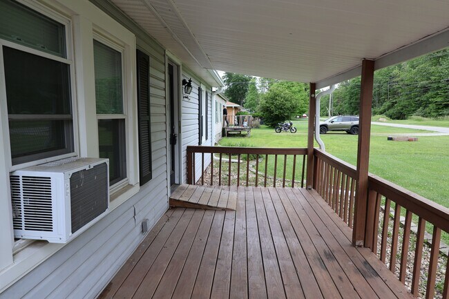 Photo - 549 S Gum St