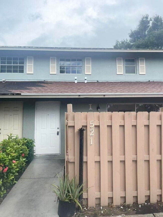 Building Photo - 521 Cypress Way W Rental
