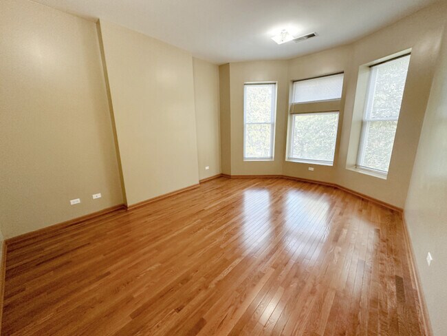 Photo - 639 W Garfield Blvd Unit 3