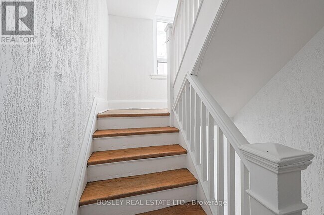 Photo - 413 Crawford St