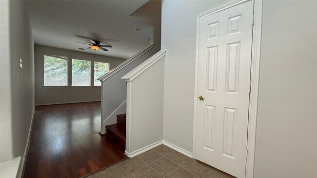 35 Ledgestone Pl
