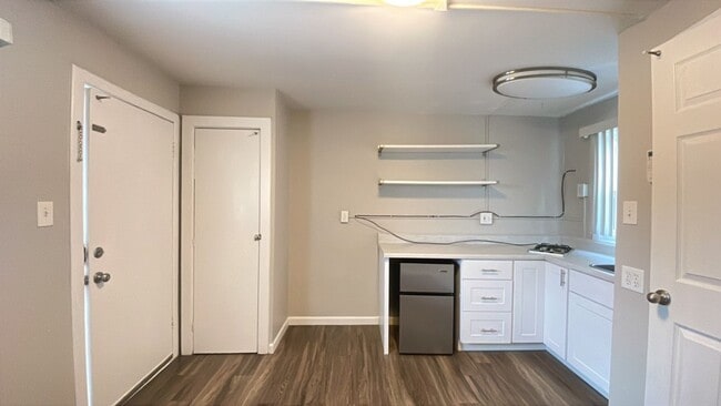 Building Photo - 7207 Grandview Ave Unit E