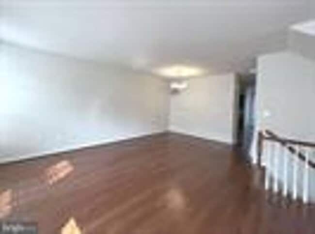 Photo - Beautiful 3bd 2/2bths town home in Summerfield Village!