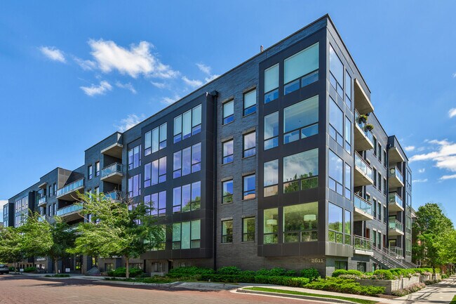 Building Photo - 2633 N Hermitage Ave Unit 203S Rental