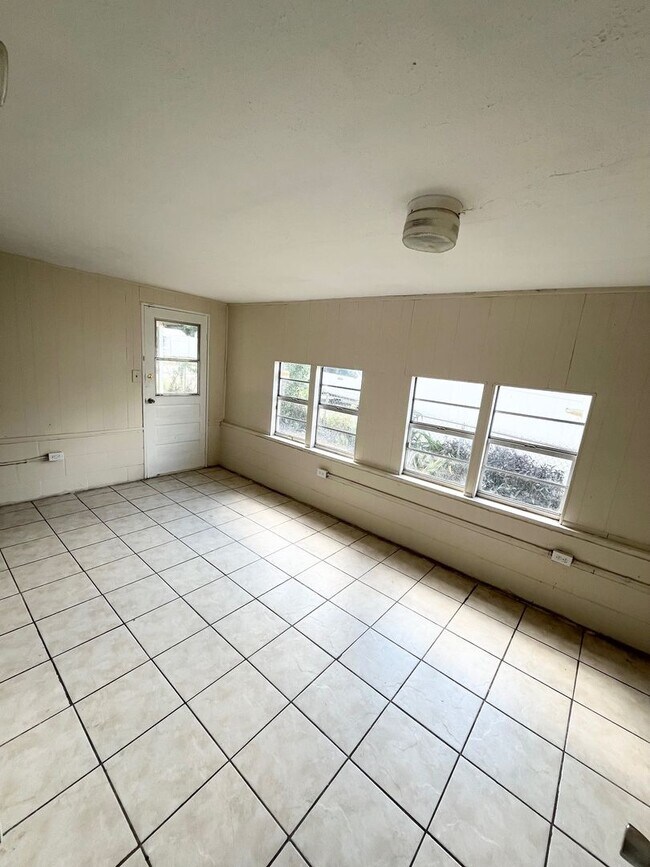 Photo - 37050 Howard Ave Unidad 37050 Howard