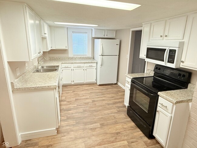 Photo - 337 S Green St