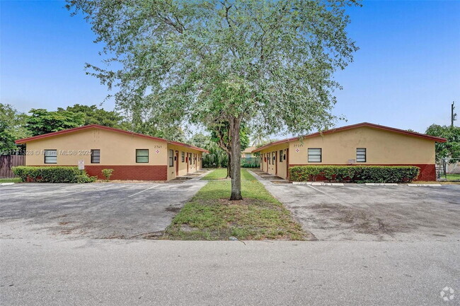 Building Photo - 2741 NW 1st St Unit 1 Rental