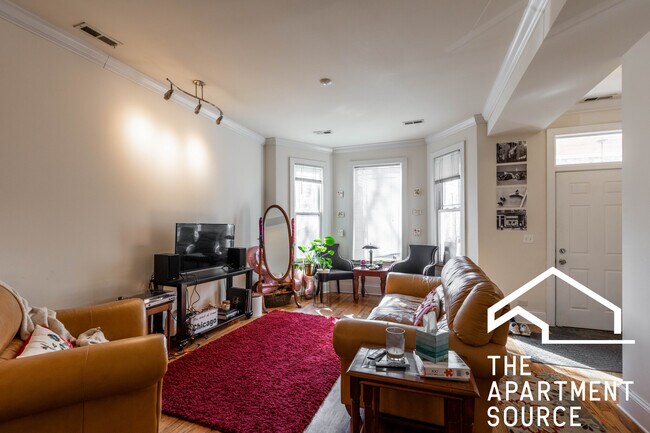 Building Photo - 1314 W Roscoe St Unit 1