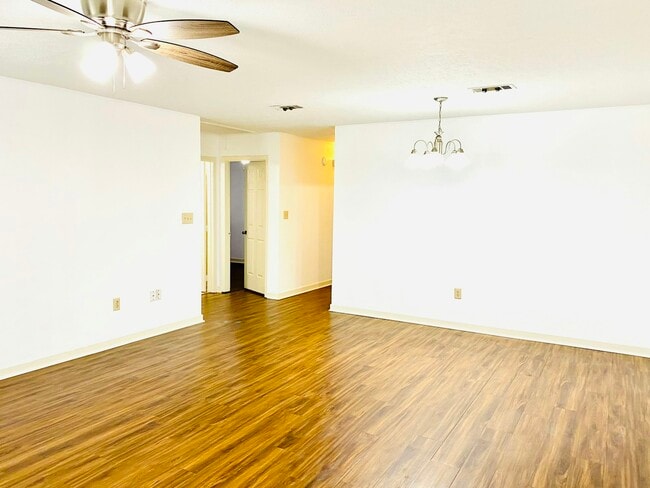 Photo - 117 Bent Creek Cir N