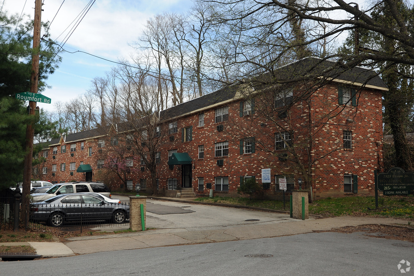 Woodbrook Lane Apartments - Woodbrook Lane Apartments