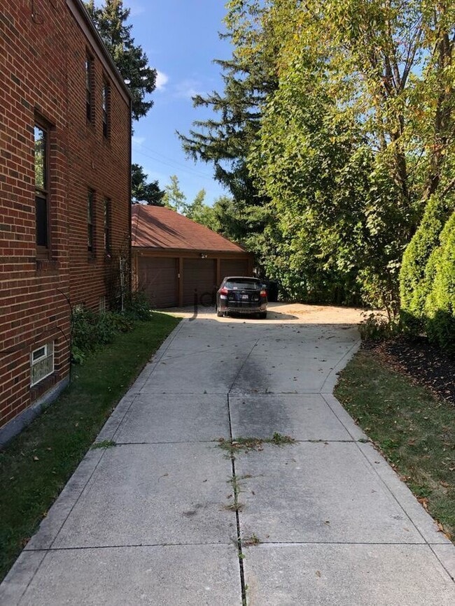 Photo - 17724 Hilliard Rd