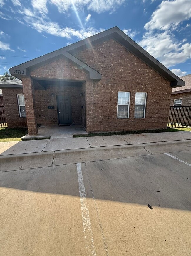 Building Photo - Medical district 1 bedroom Gem! Available ...