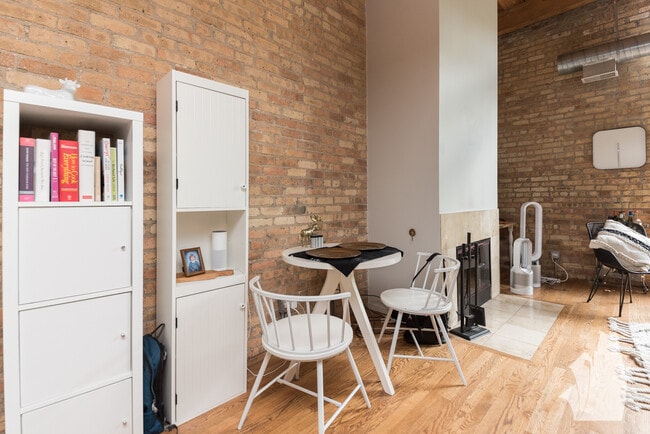 Photo - 2300 W Wabansia Ave Unit 326