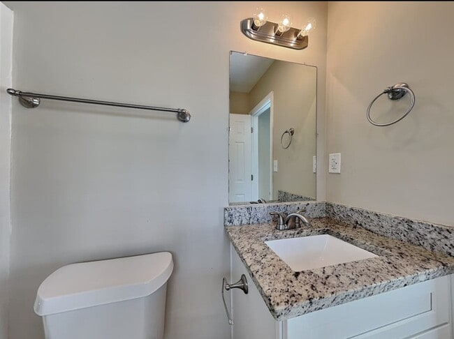 Photo - 2887 Rockcliff Rd SE