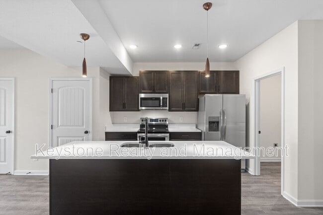 Photo - 205-B-205 E Johnson Cir