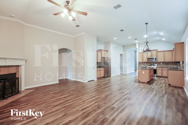 Photo - 905 Sheryn Dr