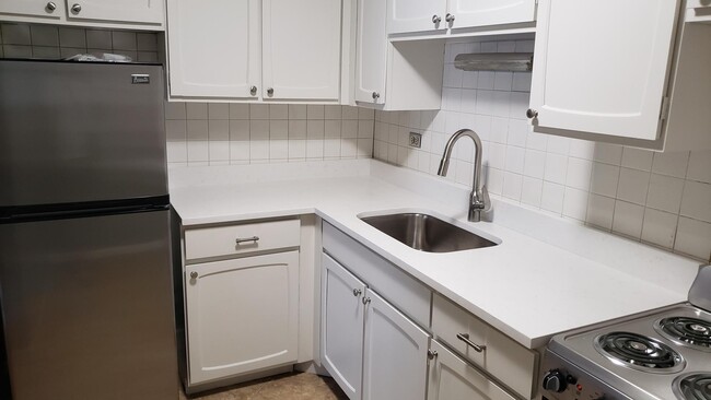 New Appliances - 420 W Aldine Ave Condo Unit 420