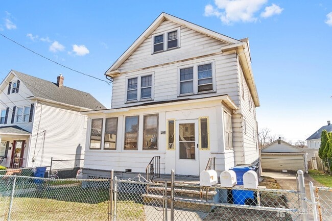 Building Photo - 196 Strawberry Hill Ave