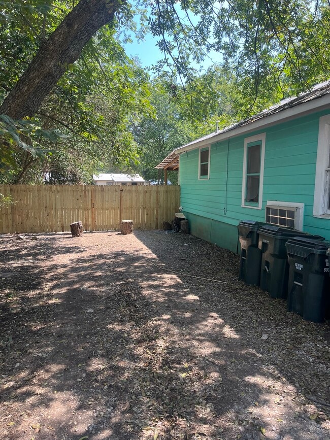 Building Photo - 1019 Martin Luther King Dr Rental