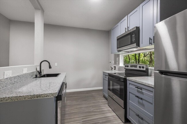 Photo - 401 Putnam Dr