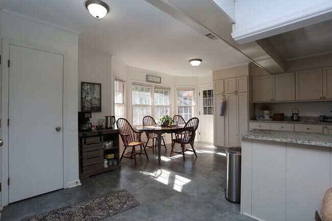 Photo - 206 E Grady St
