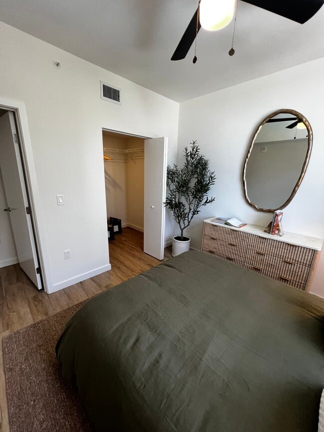 Photo - 911 E 26th St Unit A1