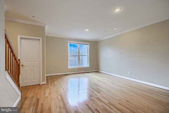 Photo - 5407 Commerce Row