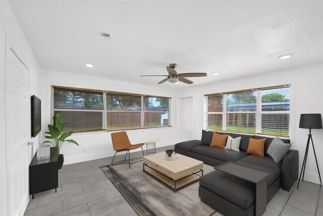 Photo - 7021 Park St