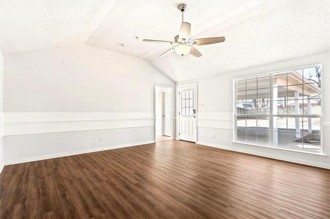 Photo - 1240 Lynchburg Ct