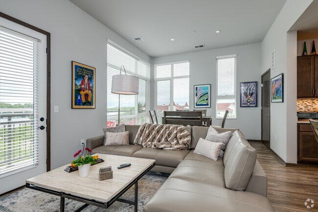 2 BR, 2 BA - 1,284SF