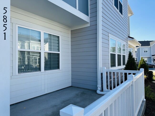 Photo - 5851 Strathmore Ct