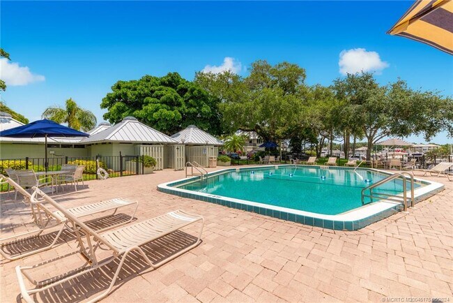 Building Photo - 3901 SE St Lucie Blvd Unit 37