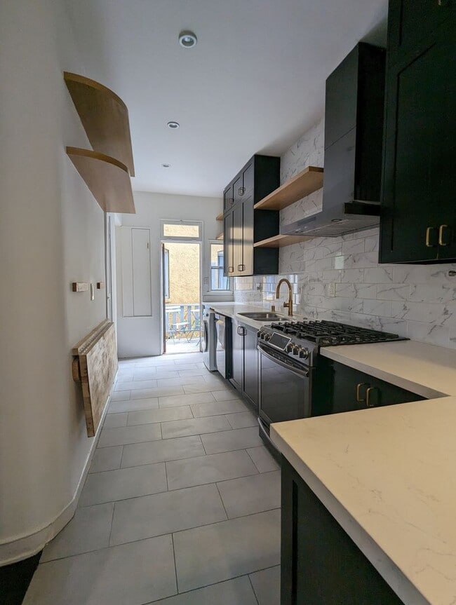 Photo - Charming 1920s Parisian-Inspired 1b1b town...