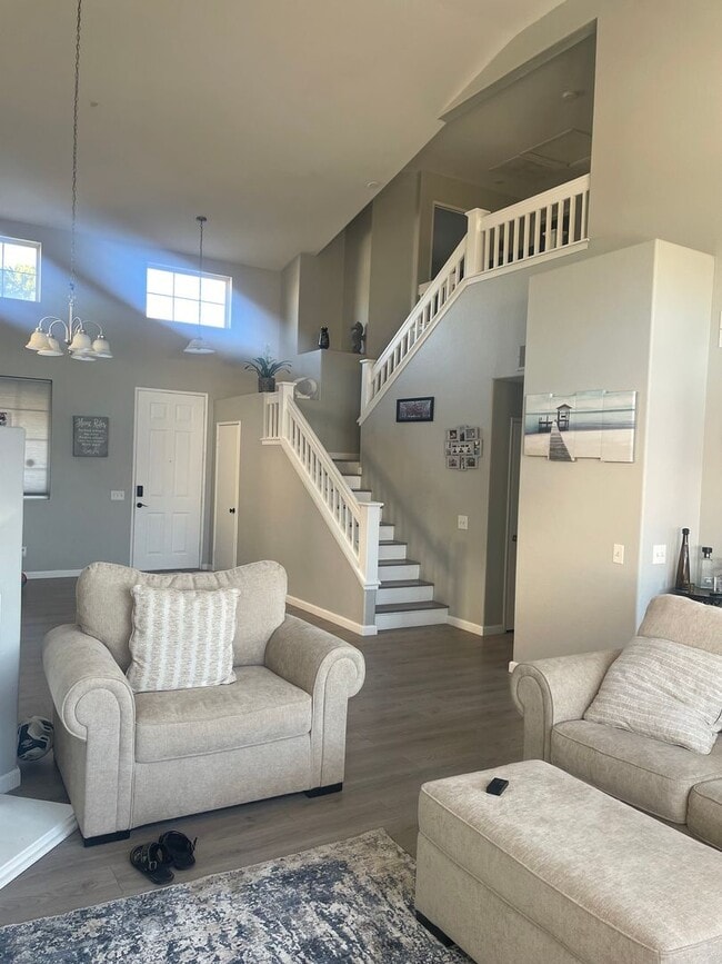 Photo - GORGEOUS AND IMMAXCULATE 4 BDRM 3 BA STORY HOME FOR LEASE PALMDALE!
