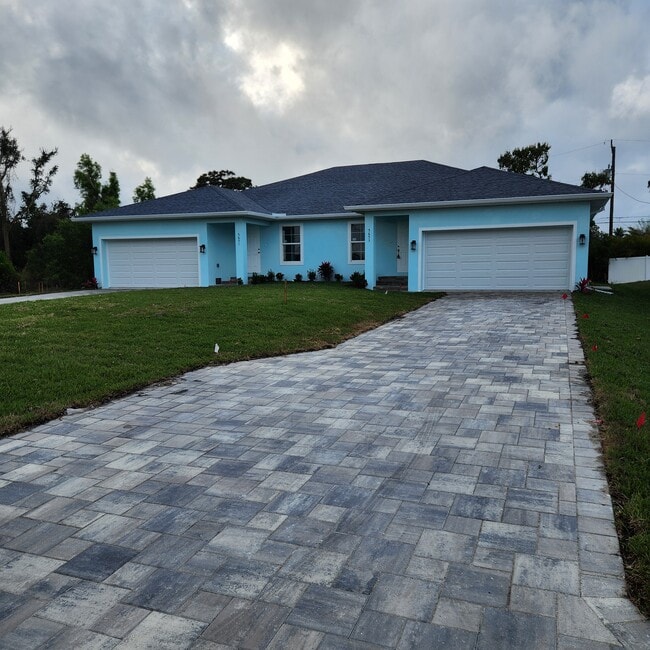 Building Photo - 5653 Genesee Pky Unit 5653