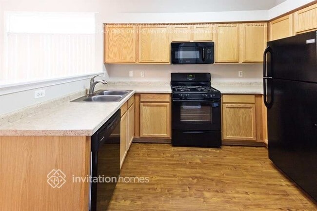 Photo - 370 Reston Cir