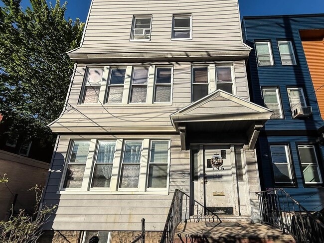 Photo - 196 MANHATTAN Ave Unidad 2nd Floor